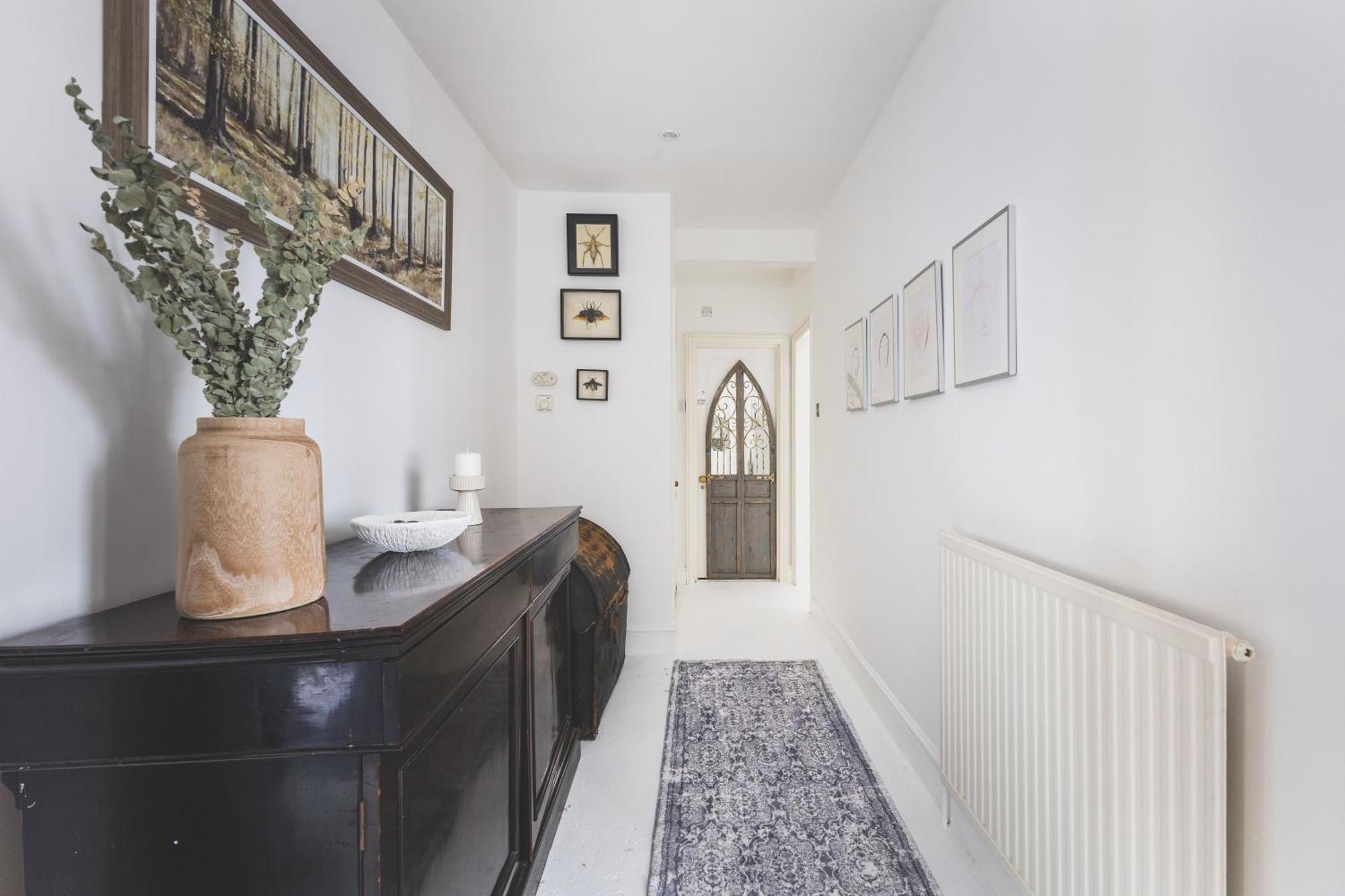 Sleeps 6! Couple & Family Friendly, 4 Mins To Station! *